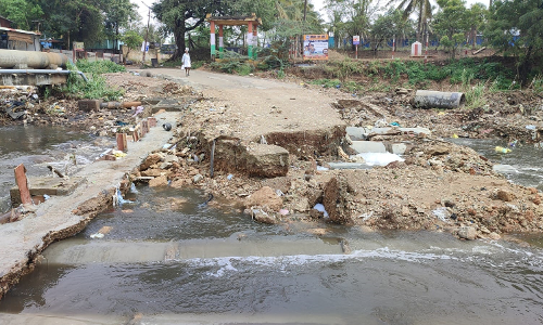 கோவையில் 3-வது முறையாக அடித்துச் செல்லப்பட்ட ெவள்ளலூர் தரைப்பாலம்