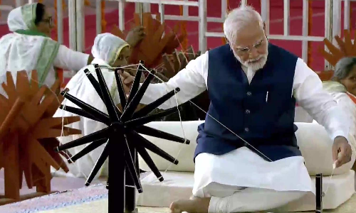 குஜராத்தில் நடைபெற்ற கதர் உற்சவம் நிகழ்ச்சி- பிரதமர் மோடி பங்கேற்பு