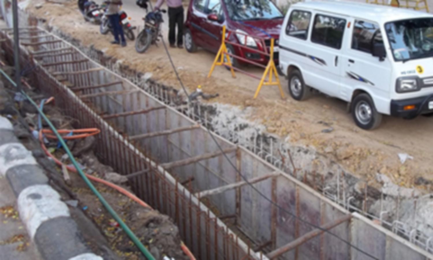 மழை நீர் வடிகால் பணிகளுக்காக சென்னையில் 100 மரங்கள் வெட்டி அகற்றப்பட்டன மழை நீர் வடிகால் பணிகளுக்காக சென்னையில் 100 மரங்கள் வெட்டி அகற்றப்பட்டன