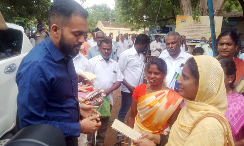 கடனா நதியில் பூங்கா அமைக்க வேண்டும்  -கலெக்டரிடம் பஞ்சாயத்து தலைவர் கோரிக்கை