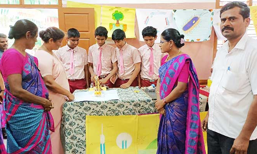 கோவில்பட்டியில் ஜான்போஸ்கோ பள்ளியில் அறிவியல் கண்காட்சி-  600 படைப்புகளை வைத்து அசத்திய மாணவர்கள்