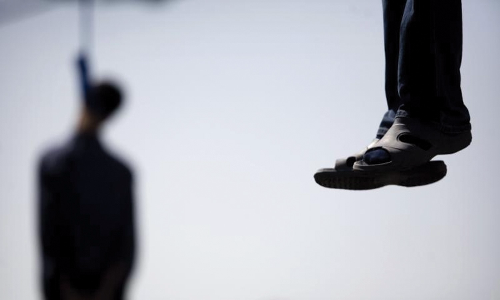 இளம்பெண், சிக்கன் வியாபாரி தூக்கிட்டு சாவு