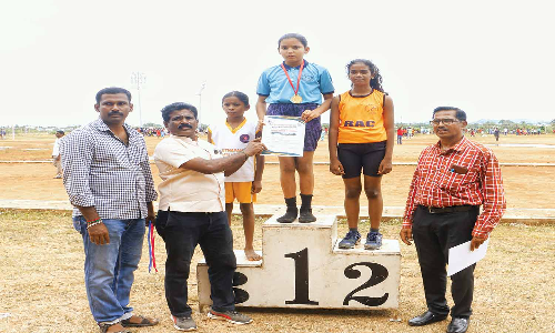 மாவட்ட விளையாட்டு மைதானத்தில் தடகள போட்டி