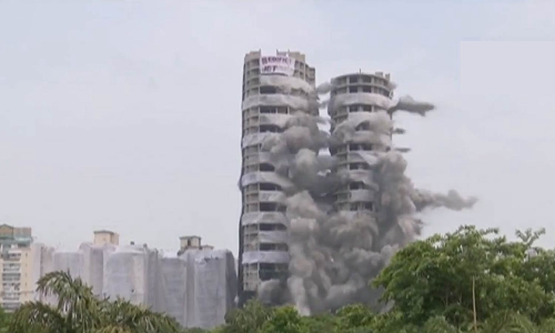 நொய்டா இரட்டை கோபுர கட்டடங்கள் வெடிவைத்து தகர்ப்பு