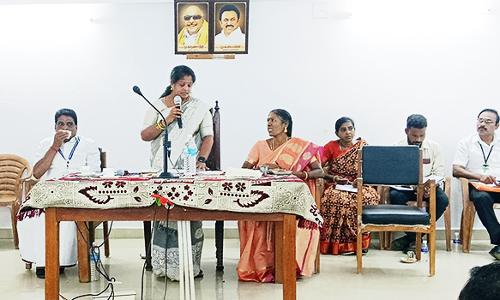 பள்ளிகள் விடும் நேரத்தில் போக்குவரத்து போலீசாரை பணியமர்த்த வேண்டும்