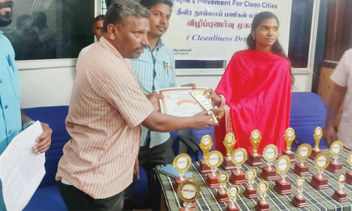 நெல்லியாளம் நகராட்சியில்  பரிசு வழங்கும் விழா