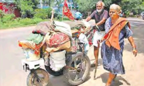 குஜராத்தில் இருந்து திருப்பதி வழியாக ராமேஸ்வரம் வரை 4,714 கி.மீ. நடைபயணமாக வரும் ஆசிரியர் தம்பதி