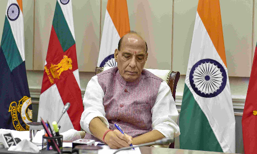 ராணுவத்திற்கான உதிரிபாகங்கள் தயாரிப்பில் 3வது உள்நாட்டு உற்பத்தி பட்டியலுக்கு பாதுகாப்பு மந்திரி ராஜ்நாத் சிங் ஒப்புதல்