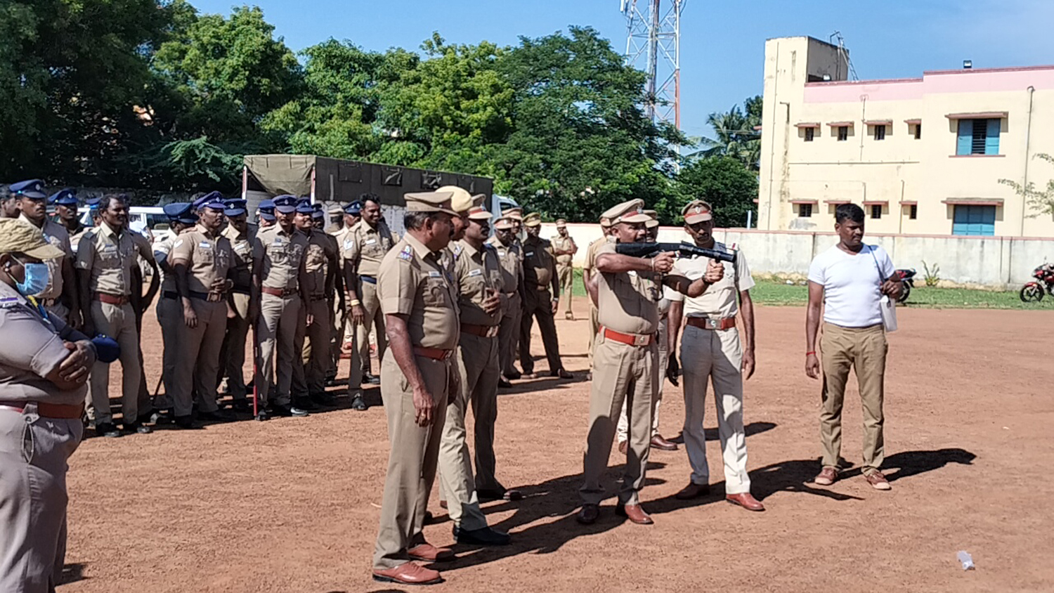 கலவரத்தை கட்டுப்படுத்துவது குறித்து போலீசாருக்கு பயிற்சி கலவரத்தை கட்டுப்படுத்துவது குறித்து போலீசாருக்கு பயிற்சி