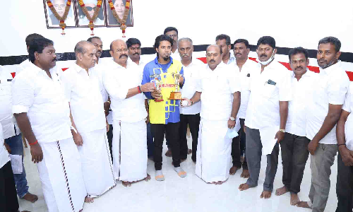 மாற்றுத்திறனாளிகள் கிரிக்கெட்டில் ஆட்டநாயகன் விருது பெற்ற திருப்பூர் வீரருக்கு அ.தி.மு.க. பாராட்டு