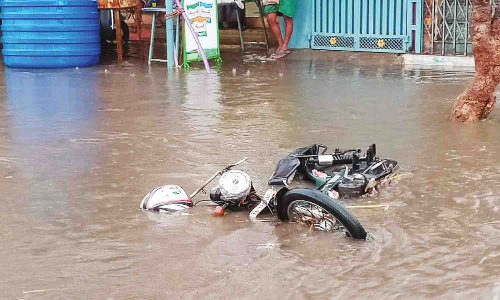 திருப்பூர் மூலக்கடையில் சாக்கடை அடைப்பை சரி செய்யாவிட்டால் மறியல் போராட்டம் - பொதுமக்கள் அறிவிப்பு