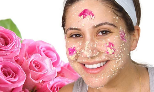 ரோஜா இதழ்களை வைத்து செய்யக்கூடிய பேஸ் பேக்குகள்