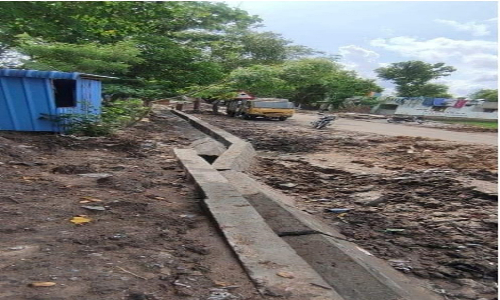 திருநாவலூர் அருகே  தரமற்ற முறையில் போடப்பட்ட கால்வாய் இடிந்து விழுந்தது