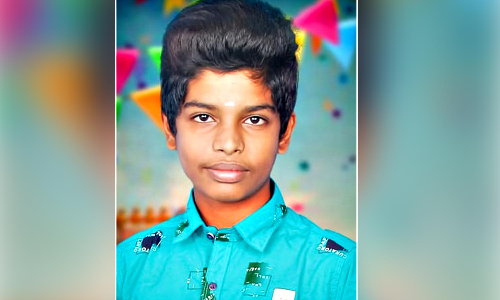 மதுரையில் பஸ் படிக்கட்டில் பயணம் செய்த பள்ளி மாணவர் தவறி விழுந்து மரணம்