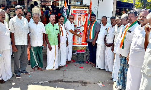 எச்.வசந்தகுமார் படத்திற்கு காங்கிரசார் மரியாதை