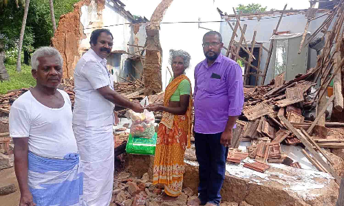 போச்சம்பள்ளி அருகே  மழை காரணமாக வீடு இடிந்து முற்றிலும் சேதம்