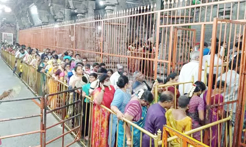 திருவண்ணாமலை கோவிலில் அலைமோதிய பக்தர்கள் கூட்டம்