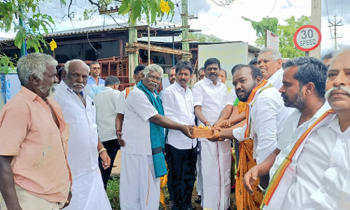 கடையம் பகுதியில் ரூ.50 லட்சத்தில்   சாலை பணி தொடக்கம்