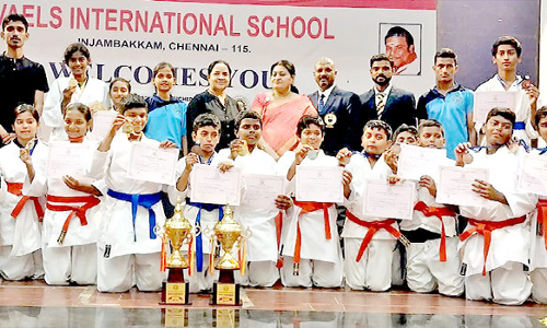 கராத்தே போட்டியில் பள்ளி மாணவர்கள் சாதனை
