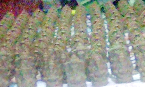 களிமண் விநாயகர் சிலை தயாரிக்கும் பணியில் தொழிலாளர்கள் மும்முரம்