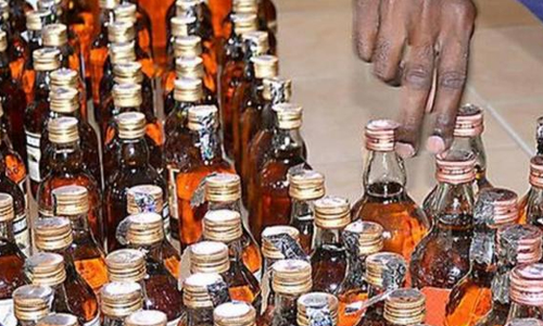 மது பதுக்கி விற்ற 3 பேர் கைது  247 மது பாட்டில்கள் பறிமுதல்