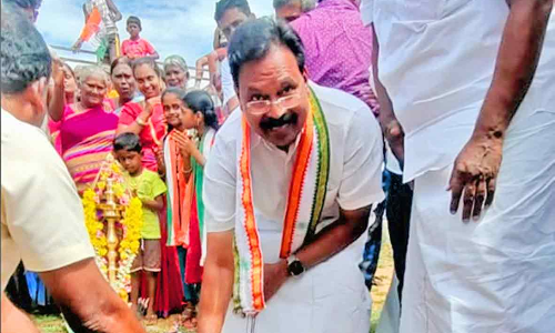 நாங்குநேரி அருகே பல்நோக்கு கட்டிட பணிகள்