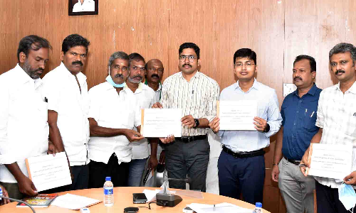 திருப்பூர் மாவட்ட வரைவு வாக்குச்சாவடி பட்டியல் கலெக்டர் வெளியிட்டார்