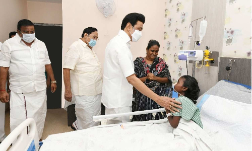 முக சீரமைப்பு அறுவை சிகிச்சை செய்துகொண்ட சிறுமியிடம் நலம் விசாரித்தார் முதல்வர் ஸ்டாலின்
