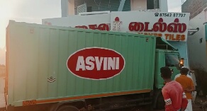 டைல்ஸ் கடைக்குள் லாரி புகுந்து விபத்து டைல்ஸ் கடைக்குள் லாரி புகுந்து விபத்து