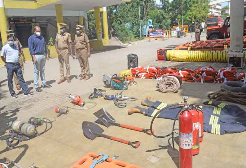 வெள்ளம் குறித்த மாதிரி ஒத்திகைப் பயிற்சி வெள்ளம் குறித்த மாதிரி ஒத்திகைப் பயிற்சி