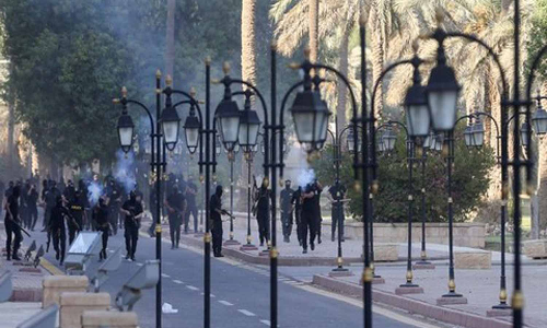 ஷியா தலைவர் அல் சதர் அரசியலிலிருந்து விலகல் எதிரொலி - ஈராக் போராட்டத்தில் 20 பேர் பலி