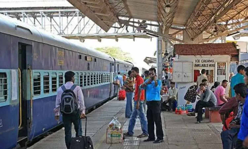 அதிக விலைக்கு ரெயில் டிக்கெட்களை விற்ற 6 பேர் கைது- ரெயில்வே பாதுகாப்பு படை நடவடிக்கை