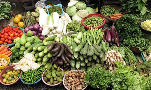 இயற்கை காய்கறி விற்பனையில் அசத்தும் விவசாயிகள்