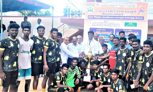 சாகிர் உசேன் கல்லூரி சார்பில் கால்பந்து போட்டி