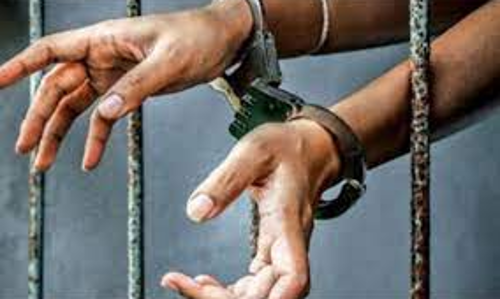 மனைவியை தாக்கியவர் கைது