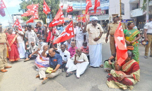 நாகர்கோவிலில் இன்று இந்திய கம்யூனிஸ்டு கட்சியினர் திடீர் மறியல்; 44 பேர் கைது - மின்சார கட்டணம், விலைவாசி உயர்வை கண்டித்து போராட்டம்