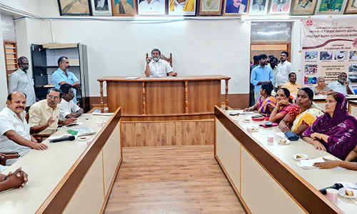 கடையநல்லூரில்  தாலுகா நீதிமன்றம் அமைக்க வேண்டும்- நகராட்சி கூட்டத்தில் தீர்மானம்