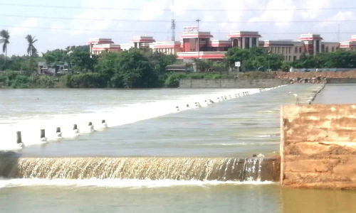 தரைப்பாலம் மூழ்கியதால் கிராம மக்கள் தவிப்பு