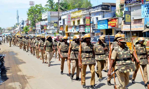 விநாயகர் சதுர்த்தியை முன்னிட்டு டவுனில் போலீசார் பாதுகாப்பு அணிவகுப்பு ஒத்திகை