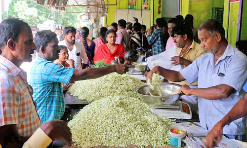 நாளை விநாயகர் சதுர்த்தி கொண்டாட்டம் -நெல்லையில் மல்லிகை பூ விலை கிலோ ரூ.2 ஆயிரமாக உயர்வு