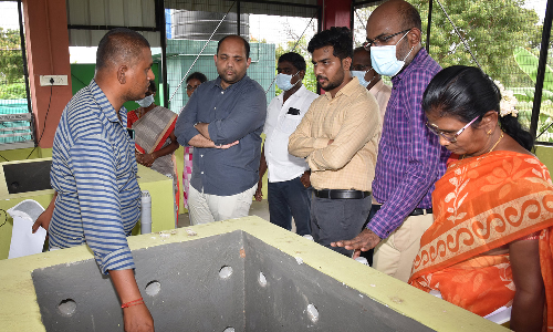 10 கிராம ஊராட்சிகளில் நுண்ணுயிர் உரம் தயாரிக்கும் மையங்கள்