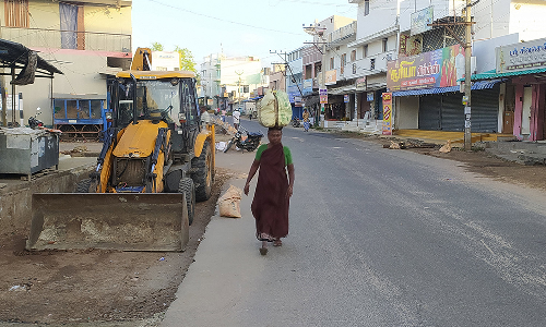ரோடு விரிவாக்க பணியை விரைந்து முடிக்க வேண்டும்