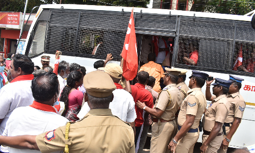 இந்திய கம்யூனிஸ்டு கட்சியினர் மறியல் போராட்டம்