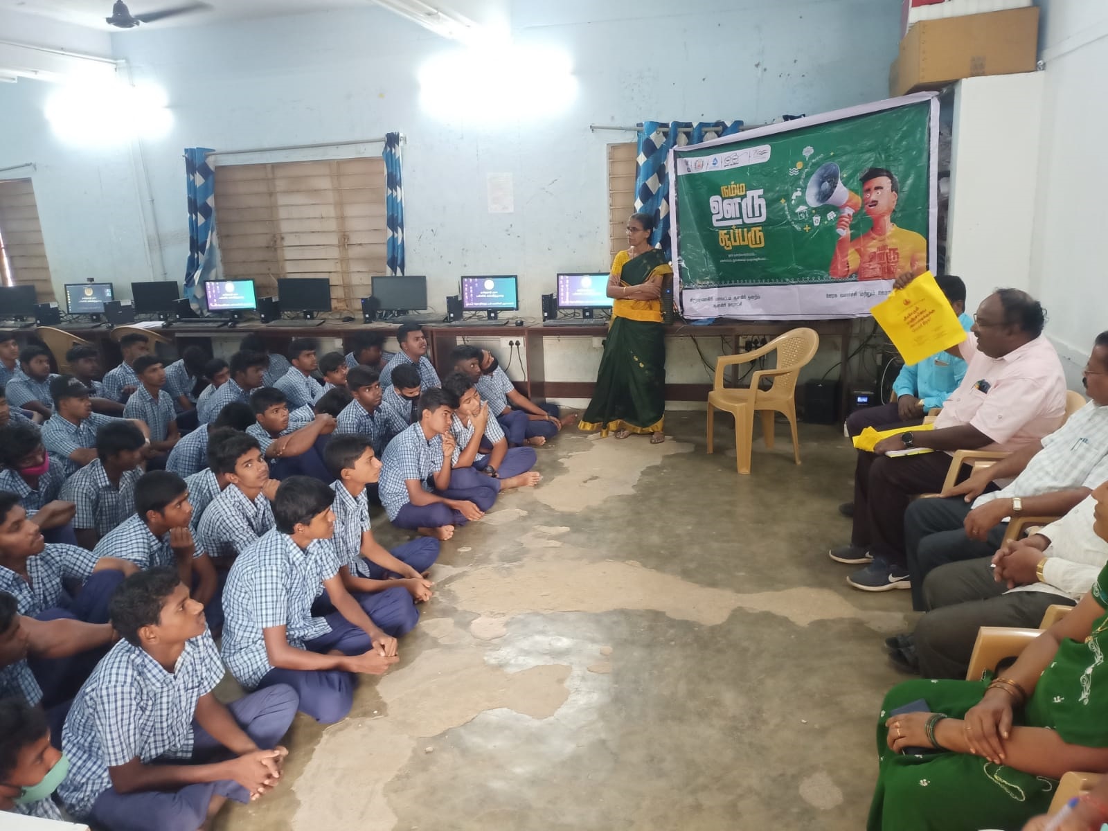 சூளகிரி அரசு ஆண்கள் மேல்நிலைப்பள்ளியில் நம்ம ஊரு சூப்பரு திட்டம் சார்பில் விழிப்புணர்வு நிகழ்ச்சி சூளகிரி அரசு ஆண்கள் மேல்நிலைப்பள்ளியில் நம்ம ஊரு சூப்பரு திட்டம் சார்பில் விழிப்புணர்வு நிகழ்ச்சி