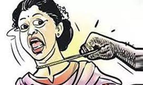 பெண்ணிடம் தங்க சங்கிலி பறிப்பு