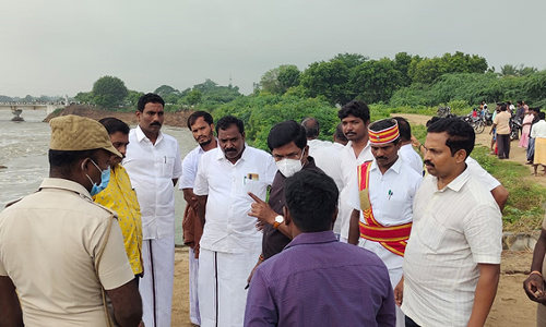 எல்லீஸ்  சத்திரம் கரையோரம்  தடுப்பணை உடைப்பு ஏற்பட வாய்ப்பு