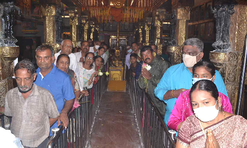 மணக்குள விநாயகருக்கு சிறப்பு அபிஷேகம்