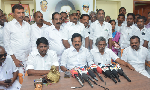 அ.தி.மு.க. முன்னாள் எம்.எல்.ஏ.க்கள்  கோவிந்தராஜ், கிருஷ்ணமூர்த்தி ஆகியோர் கட்சிக்கு எதிராக துரோகம் செய்தவர்கள்-   மாவட்ட செயலாளர் அசோக்குமார் எம்.எல்.ஏ. குற்றச்சாட்டு