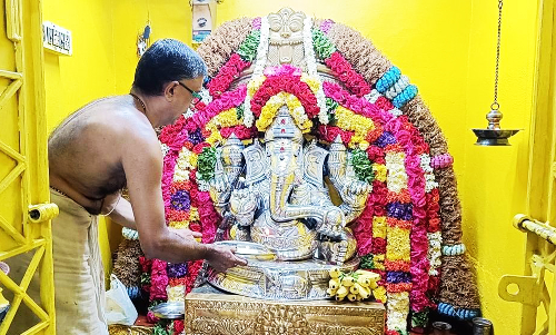 கமலவிநாயகருக்கு வெள்ளி கவச அலங்காரம்