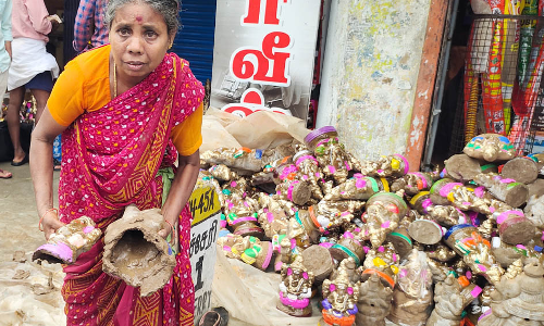 கடலூர் மாவட்டத்தில் மழை காரணமாக  விநாயகர் சிலைகள் கரைந்தது